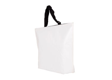 Chine Les sacs non tissés stratifiés de polypropylène, blanc réutilisent les sacs à provisions imprimés par coutume fournisseur
